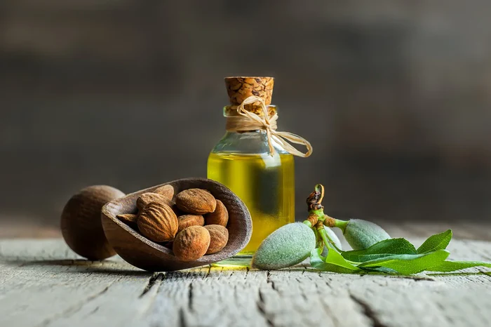 ویدیوی روغن گیری از مغز بادام
