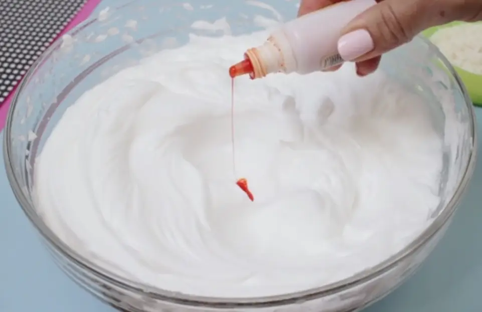 ویدیو 3: افزودن رنگ به اسلایم صابون