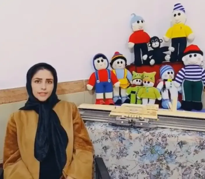 رضایت خانم اکبری از دوره عروسک بافی با ماشین