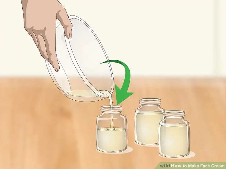 کرم صورت چای سبز ساخته شده در در بطری های شیشه ای مناسب ذخیره کنید