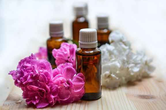 روغن های اسانسی برای رایحه درمانی (Aromatherapy)